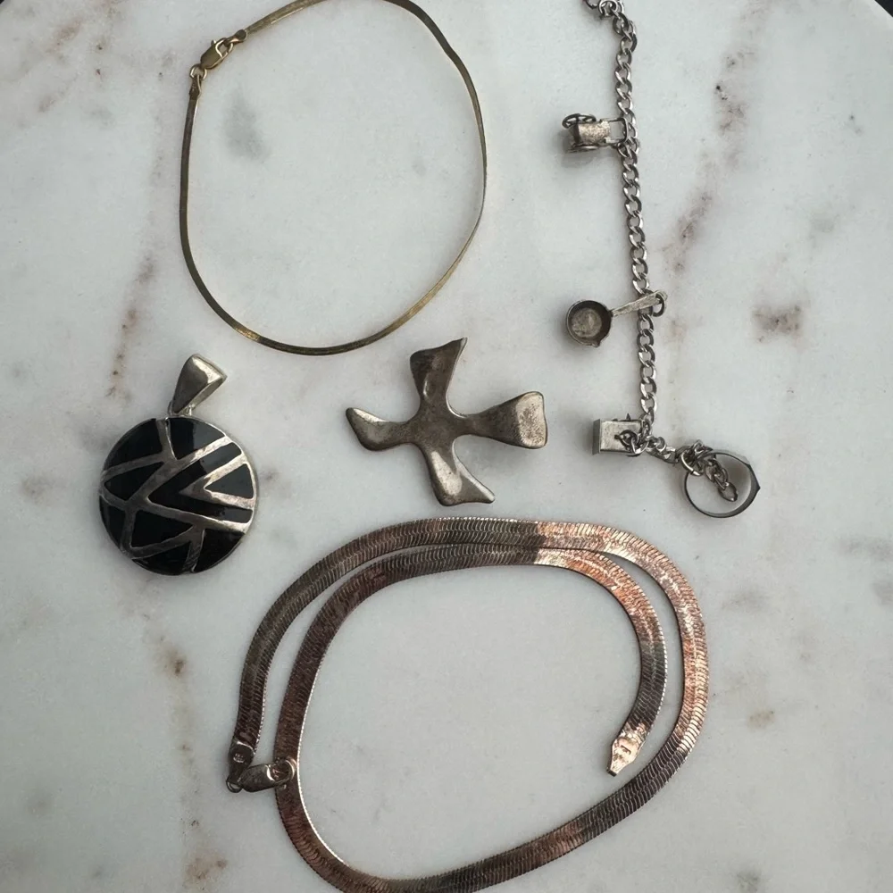 Silver jewelry, 5-needs polishing - Picture 1 of 8